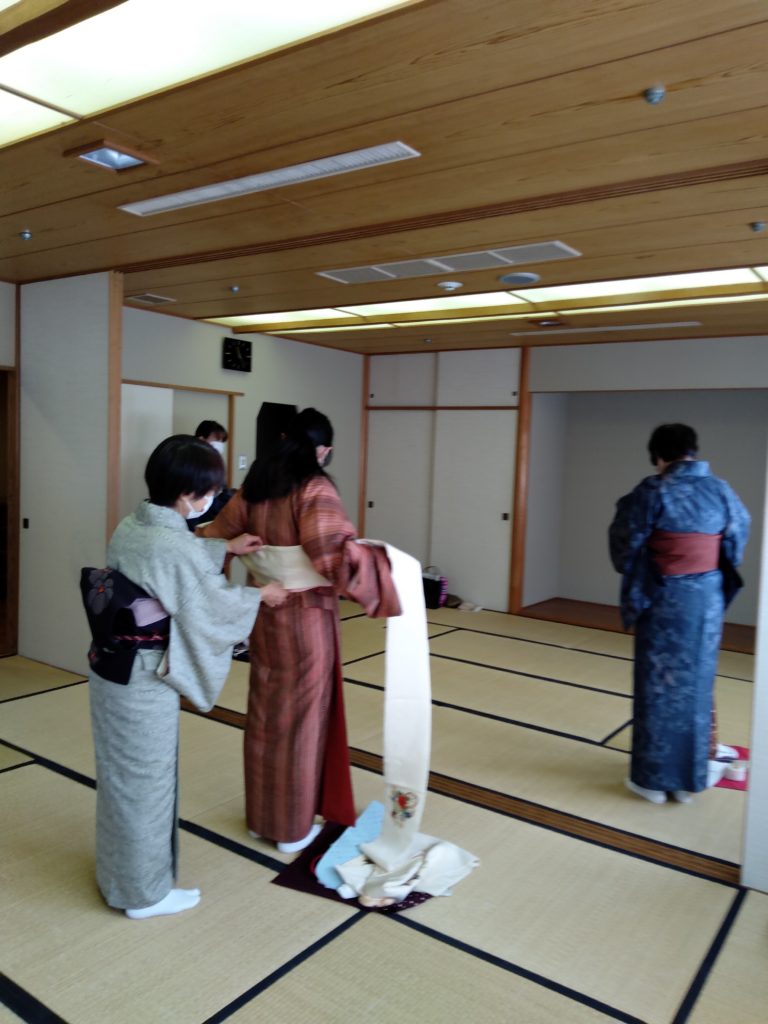 泉教室 横浜 川崎 東京 着つけ教室 公益社団法人服飾文化研究会 着物の着つけ 和裁 リフォームを学ぶ