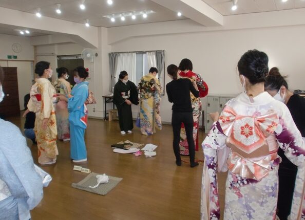 成人式向け 振袖の着つけ講習会(全4回)