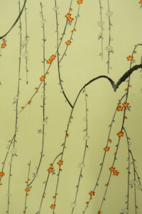 枝垂(しだ)れ梅　 紋綸子　長着