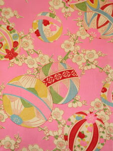 梅に手毬　錦紗縮緬　長着