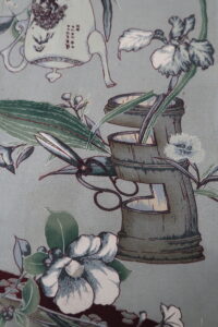 花入れに杜若　　縮緬　　長襦袢